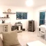 2 Bedroom Cottage Walking Distance To Beaches