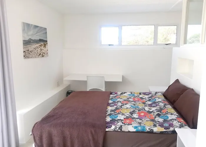 2 Bedroom Cottage Walking Distance To Beaches