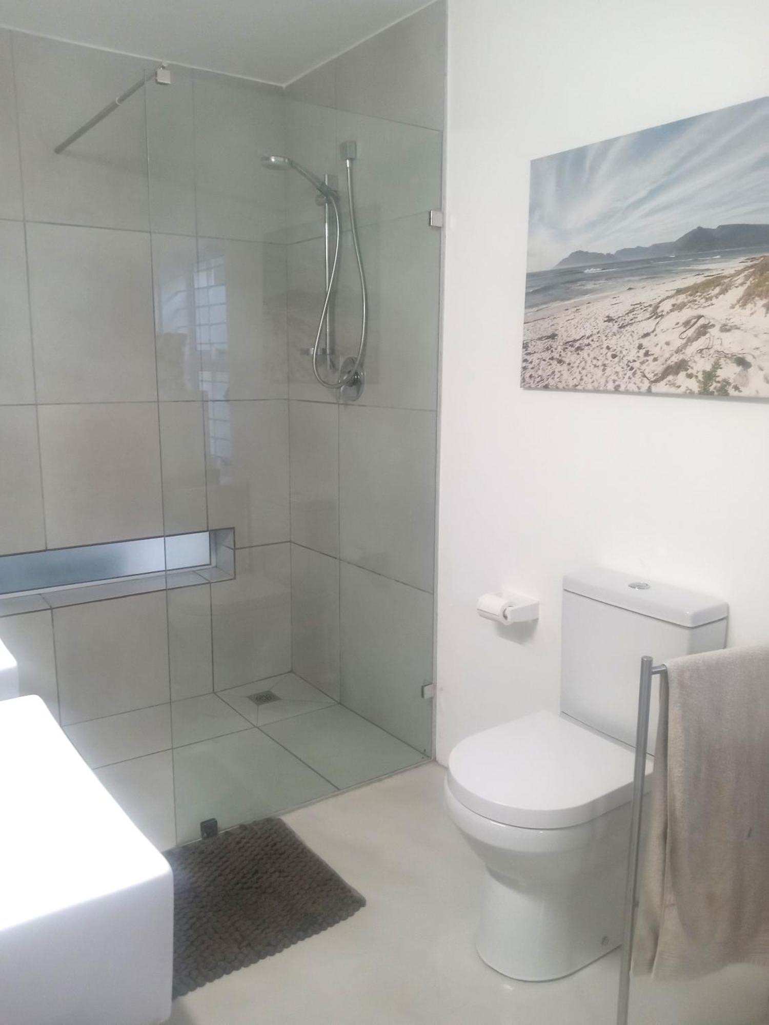 2 Bedroom Walking Distance To Beaches Apartment *
