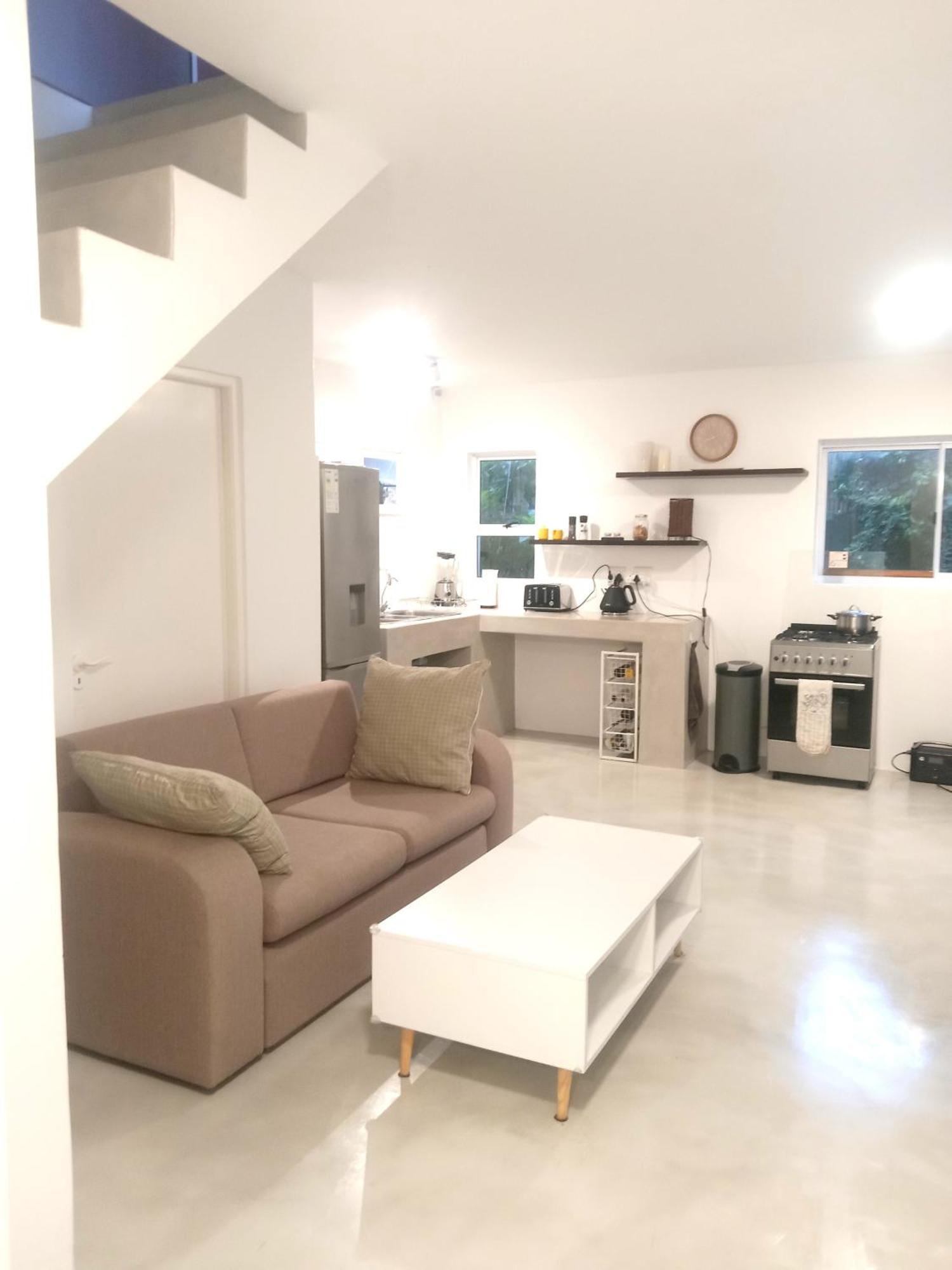 Apartment 2 Bedroom Walking Distance To Beaches Cape Town