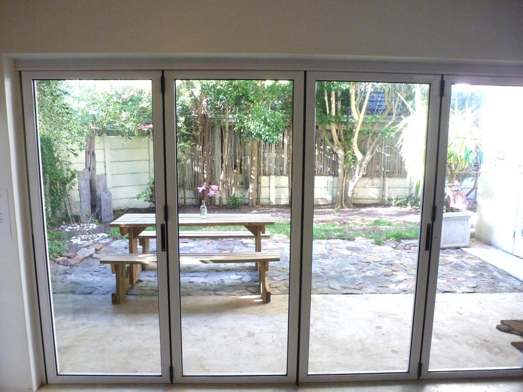 2 Bedroom Walking Distance To Beaches Apartment *