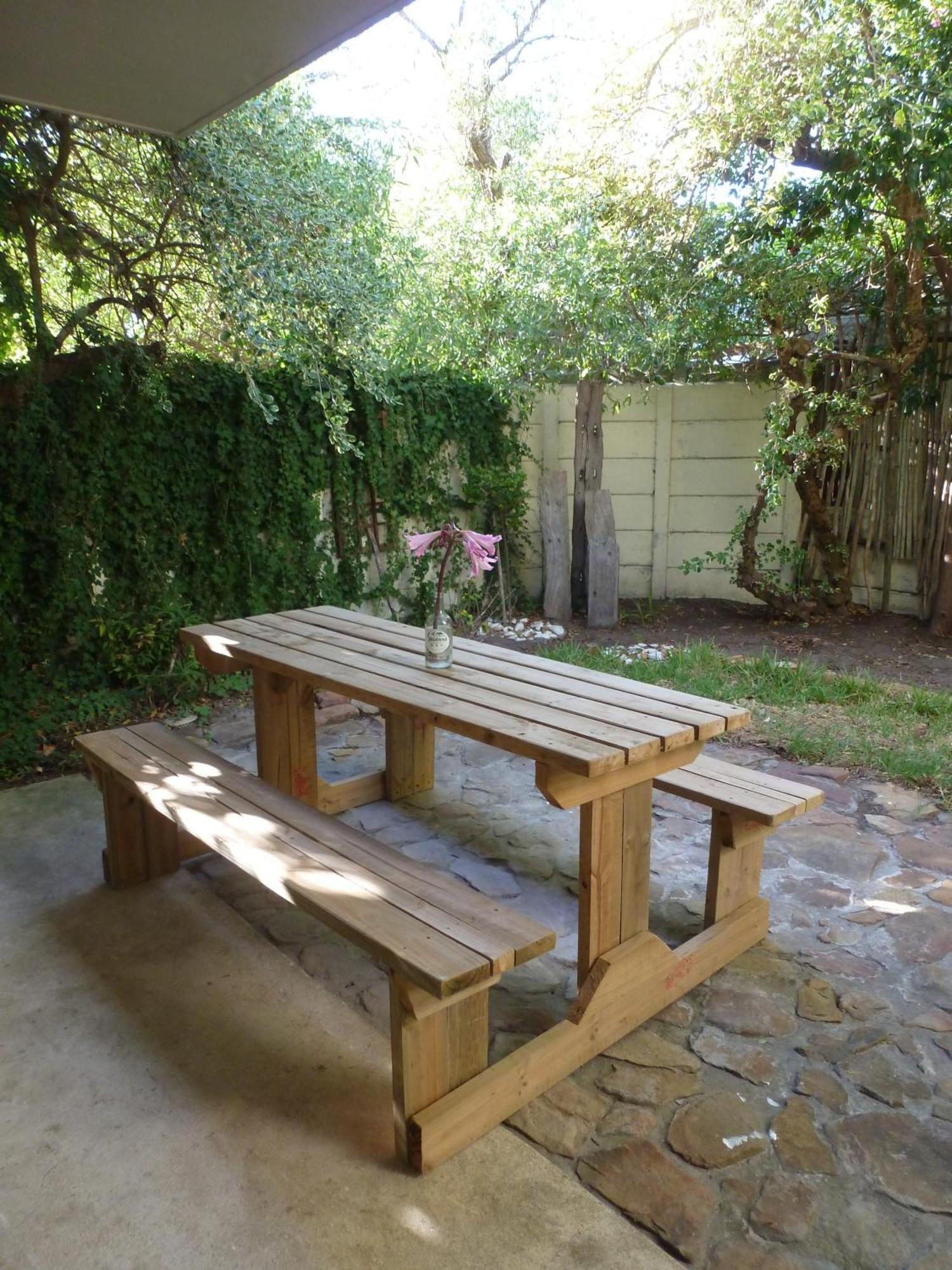2 Bedroom Walking Distance To Beaches Apartment